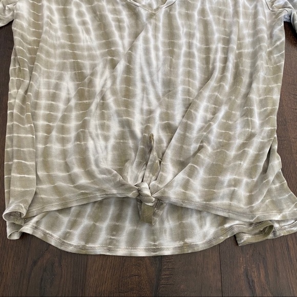 ⛔️SOLD⛔️Tie Dye front tie Shirt - Picture 4 of 5